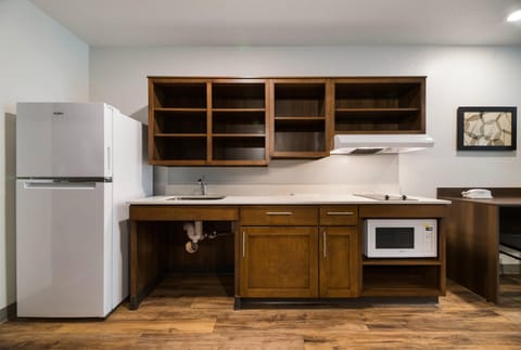 Room, 1 Queen Bed, Accessible, Non Smoking | Desk, laptop workspace, iron/ironing board, free WiFi