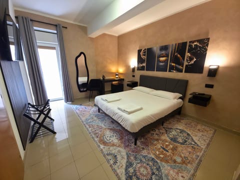 Deluxe Room | In-room safe, desk, laptop workspace, WiFi (free)