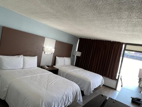 Standard Studio, 2 Double Beds | Hypo-allergenic bedding, blackout drapes, free WiFi