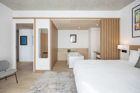 Suite, 1 Bedroom, Balcony | Premium bedding, down comforters, pillowtop beds, minibar