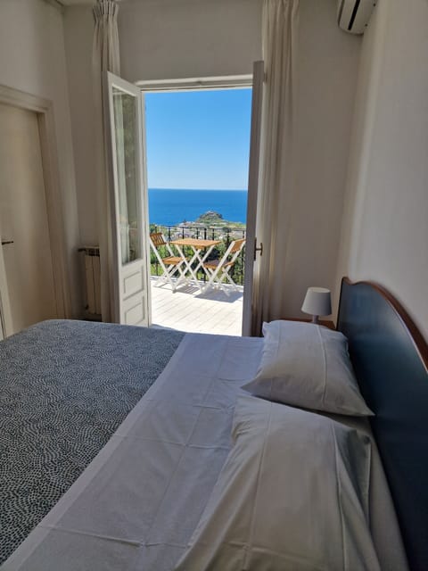 Panoramic Double or Twin Room | Desk, free WiFi, bed sheets