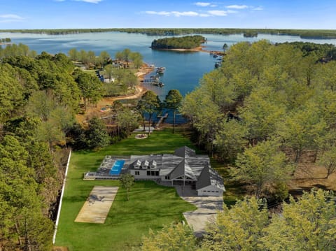 House, Multiple Beds (Blanca Bay on Brawley) | Property grounds
