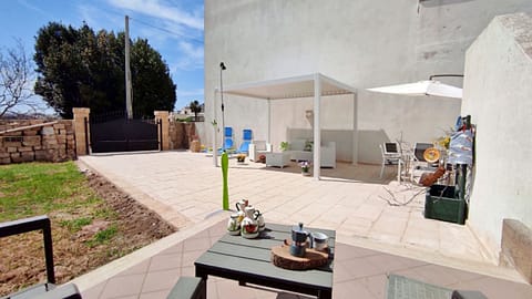 House, Smoking