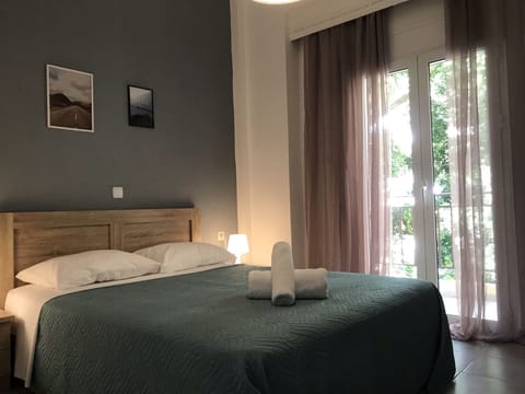 Standard Apartment | Iron/ironing board, WiFi (free), bed sheets
