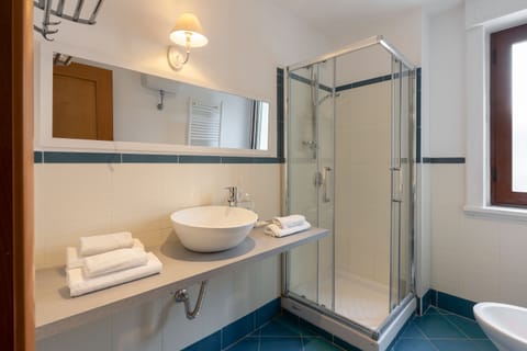 Superior Room | Bathroom | Shower, rainfall showerhead, hair dryer, bidet