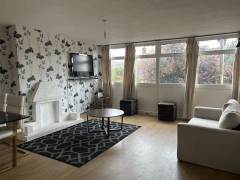 Basic Suite | 2 bedrooms, laptop workspace, free WiFi, bed sheets