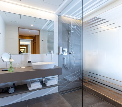 Shower, hair dryer, heated floors, towels