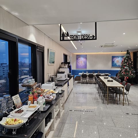 Free daily self-serve breakfast