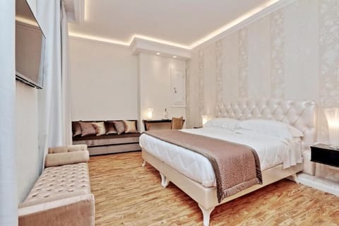 Deluxe Quadruple Room | In-room safe, desk, blackout drapes, soundproofing