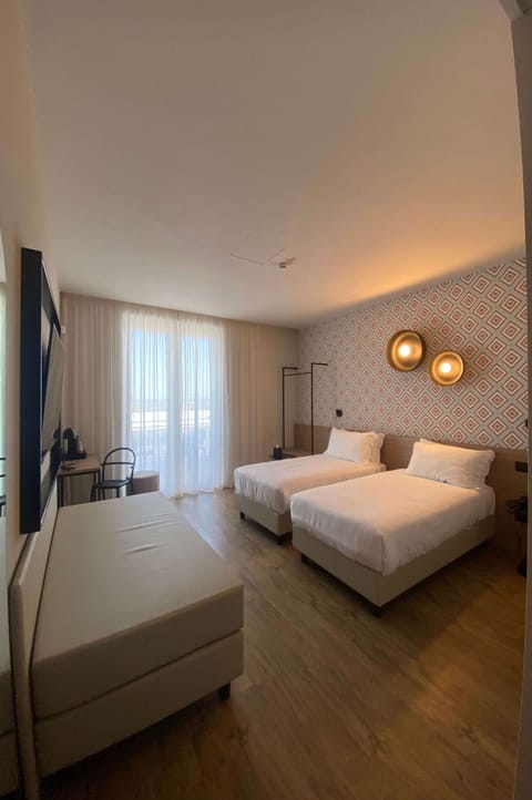 Comfort Room, Multiple Beds, Non Smoking (Converts to 2 Twin Beds) | In-room safe, soundproofing, free WiFi