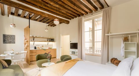 Studio 21 | In-room safe, blackout drapes, iron/ironing board, free WiFi