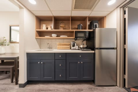 Family Suite, Balcony, Mountain View | Private kitchen | Full-size fridge, microwave, coffee/tea maker