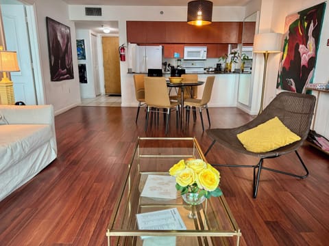 Luxury Condo | Living area | 56-inch flat-screen TV with cable channels, TV, Netflix