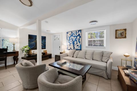 Comfort Room, Non Smoking, Air conditioning | Living area | Smart TV, Netflix, toys, streaming services