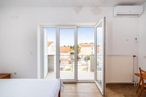 Room, 1 Bedroom, Balcony, Garden View | 1 bedroom