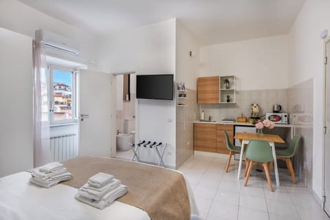 Suite Standard | Hypo-allergenic bedding, in-room safe, blackout drapes, soundproofing