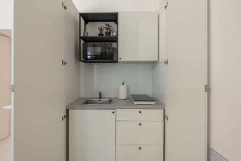 Suite Family | Private kitchen | Fridge, microwave, stovetop, espresso maker