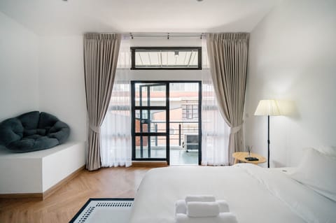 Classic Double Room, 1 King Bed, Bathtub | Free WiFi, bed sheets