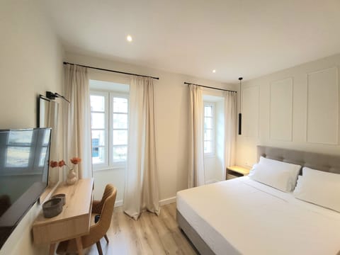 Deluxe Apartment | 1 bedroom, premium bedding, down comforters, in-room safe