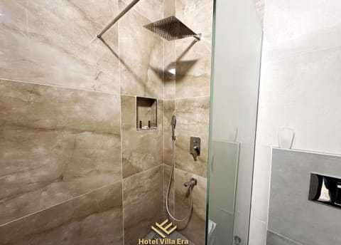 Standard Room, 1 King Bed, Pool View | Bathroom | Deep soaking tub, rainfall showerhead, free toiletries, hair dryer