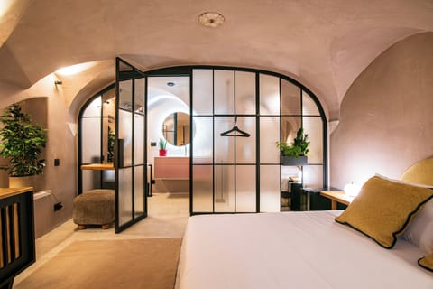 Basic Room | Egyptian cotton sheets, premium bedding, memory foam beds, in-room safe