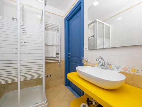 Superior Double Room | Bathroom | Shower, hair dryer, slippers, bidet