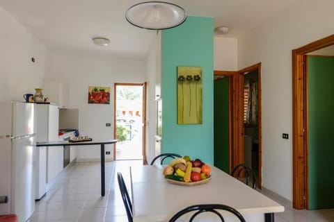 Comfort Villa | Private kitchen | Fridge, stovetop, highchair, coffee grinder