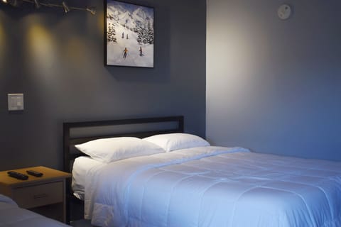 Deluxe Quadruple Room | Free WiFi, bed sheets