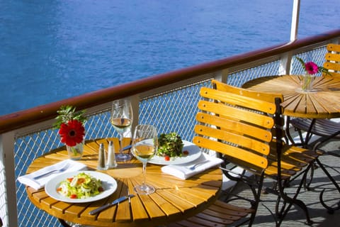 Breakfast, lunch, dinner served; American cuisine