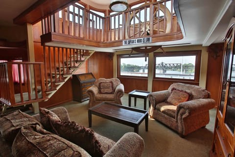 Room (Captains Quarters) | Extra beds