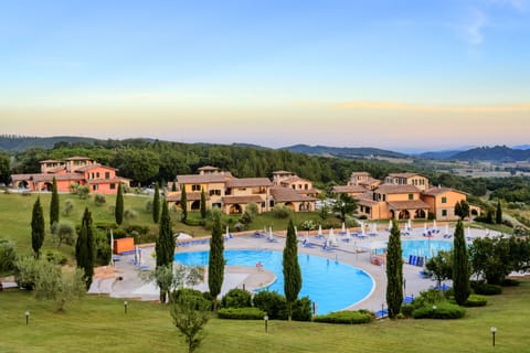 Seasonal outdoor pool, sun loungers
