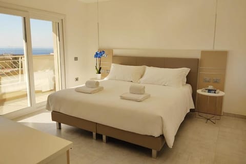 1 bedroom, premium bedding, down comforters, in-room safe