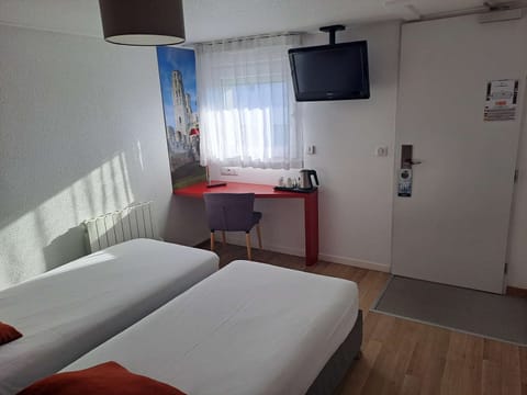 Standard Room, 2 Twin Beds | Desk, iron/ironing board, travel crib, free WiFi