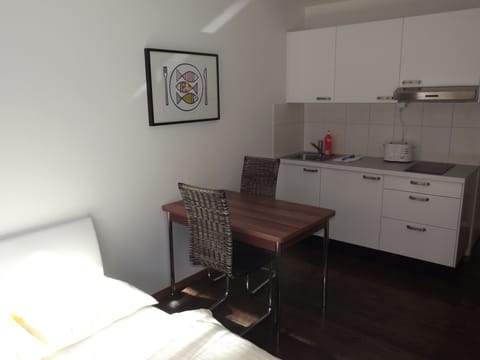 Classic Apartment | Private kitchenette | Stovetop