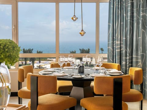 Panoramic Suite, 1 Bedroom, Sea View, Club  Benefits | Premium bedding, down comforters, memory foam beds, minibar