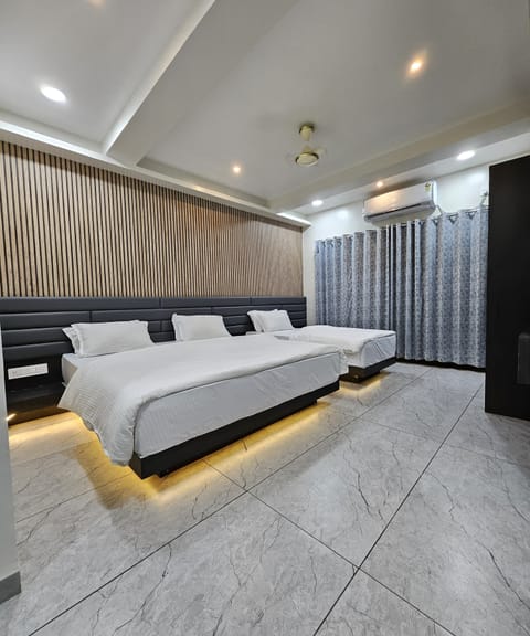 Luxury Three Bedroom | Free WiFi