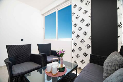 Apartment | Bathroom | Shower, hair dryer, towels