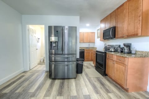 Condo, Multiple Beds, 2 Bathrooms, Partial Ocean View | Private kitchen | Microwave, coffee/tea maker, toaster, cookware/dishes/utensils