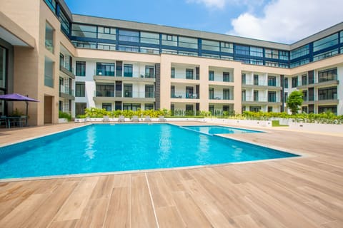 5 outdoor pools