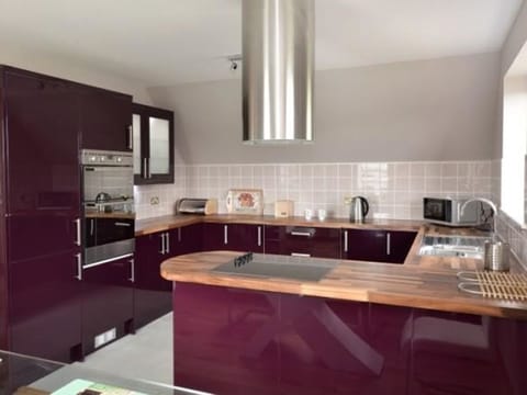 Dishwasher, toaster, cookware/dishes/utensils