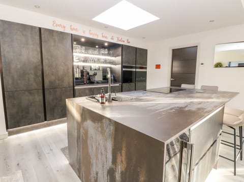 Fridge, dishwasher, electric kettle, toaster