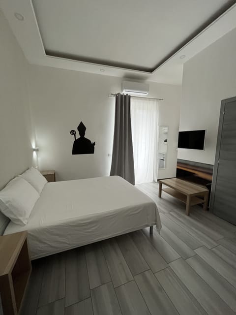 Design Room | 1 bedroom, premium bedding, down comforters, memory foam beds