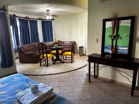 Premium Studio | Laptop workspace, free WiFi, bed sheets