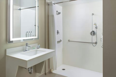 Suite, Multiple Beds (Mobility/Hearing Access, Roll-In Shwr) | Bathroom | Combined shower/tub, free toiletries, hair dryer, towels