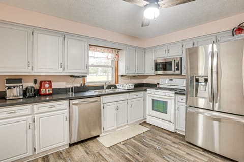 House (3 Bedrooms) | Interior