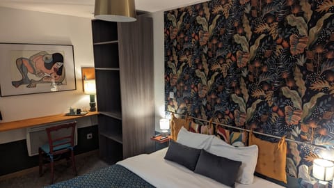 Basic Room | Desk, laptop workspace, soundproofing, free WiFi