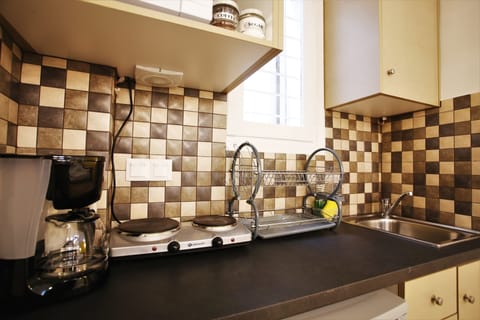 Apartment | Private kitchen | Microwave, cookware/dishes/utensils