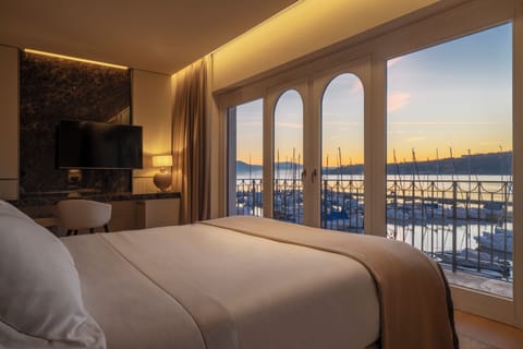 Minibar, in-room safe, individually furnished, desk