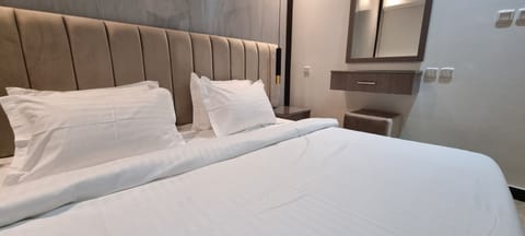 Egyptian cotton sheets, premium bedding, pillowtop beds, free WiFi