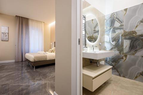 Desk, soundproofing, free WiFi